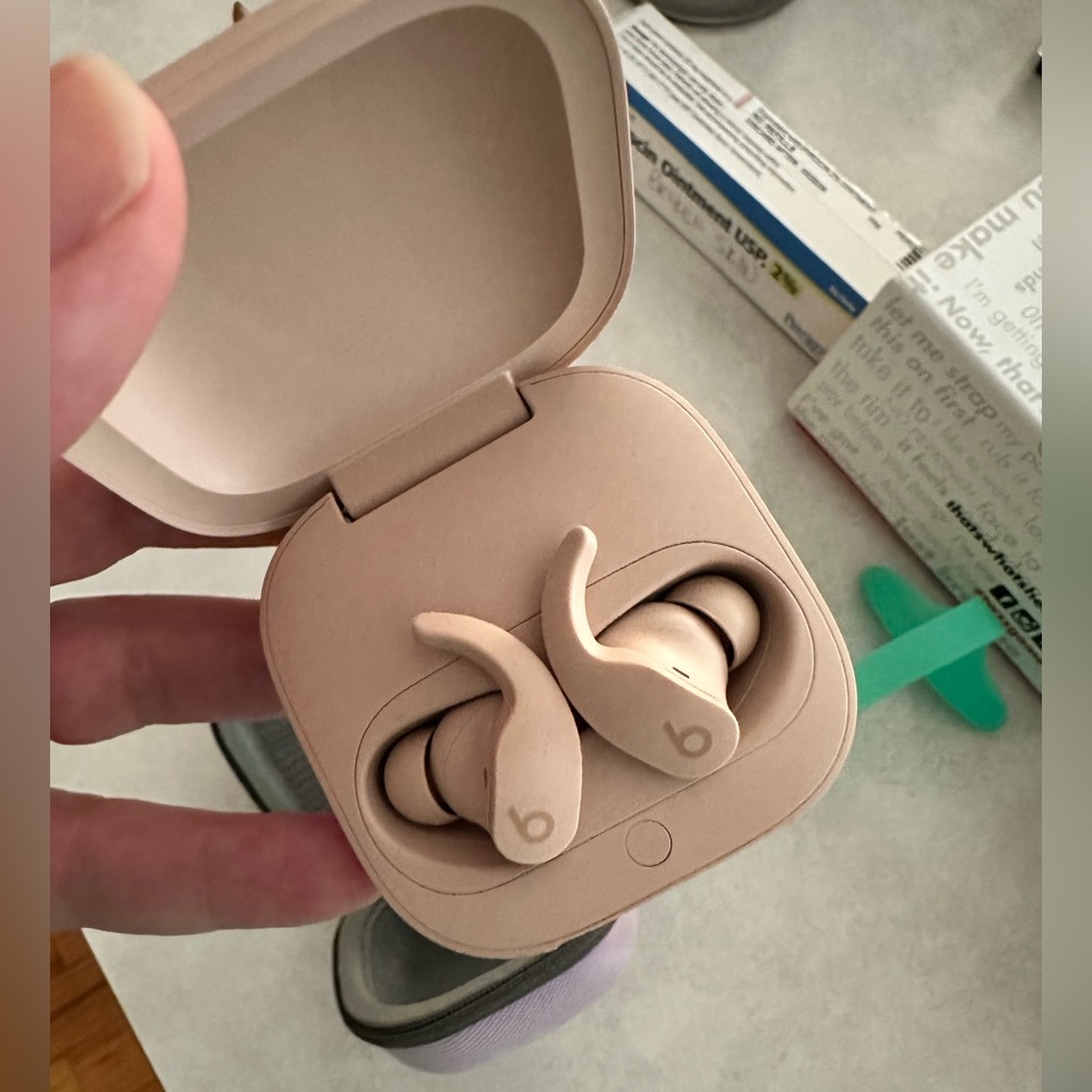 Beats Fit Pro x Kim Kardashian- moon